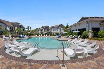 Saltwater pool with wi-fi, cabanas and day beds
